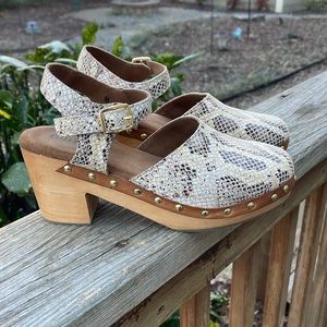 Diba True Cat Paws Platform Wooden Bottom Clogs